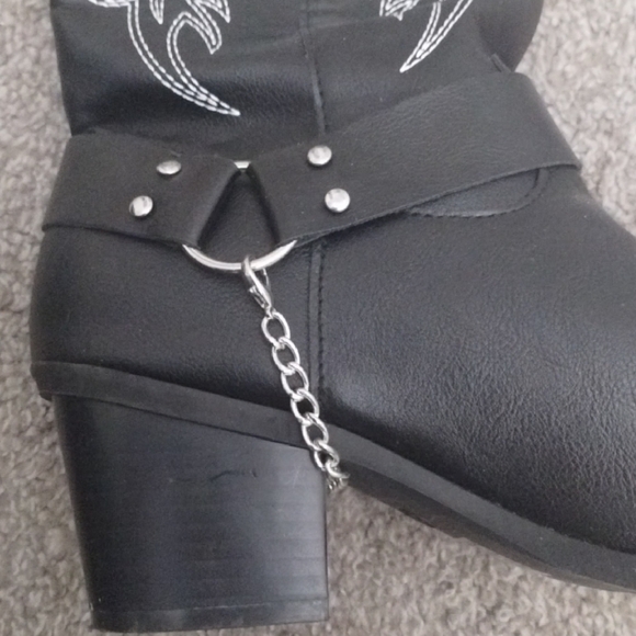 SHEIN Black Western Heeled Boots - Picture 2 of 5
